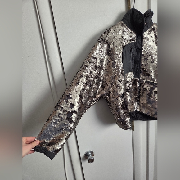 Free People Movement Hit The Slopes Silver Metallic Sequin Shiny Jacket Size XS - Picture 3 of 7